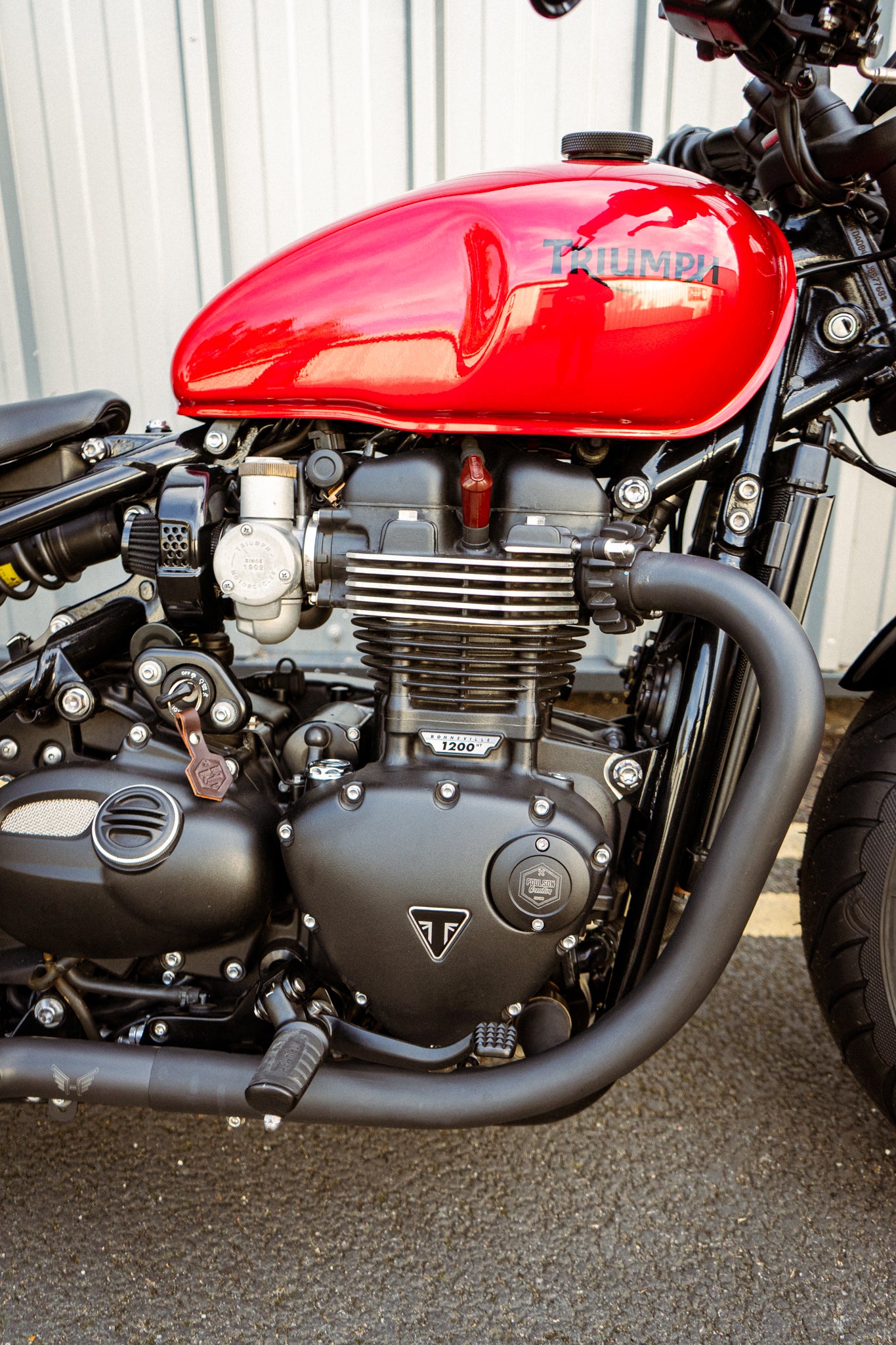 Triumph Bobber - Lamborghini BIA ROSSO
