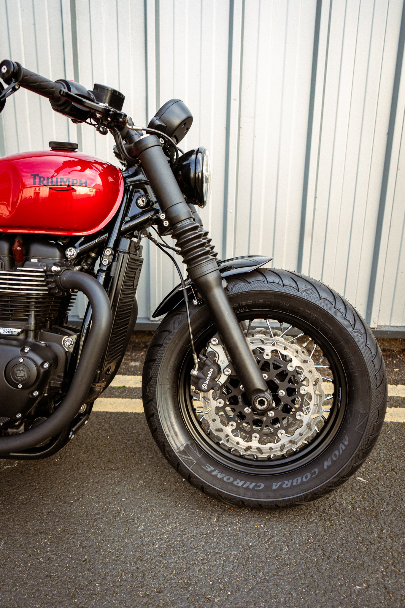 Triumph Bobber - Lamborghini BIA ROSSO
