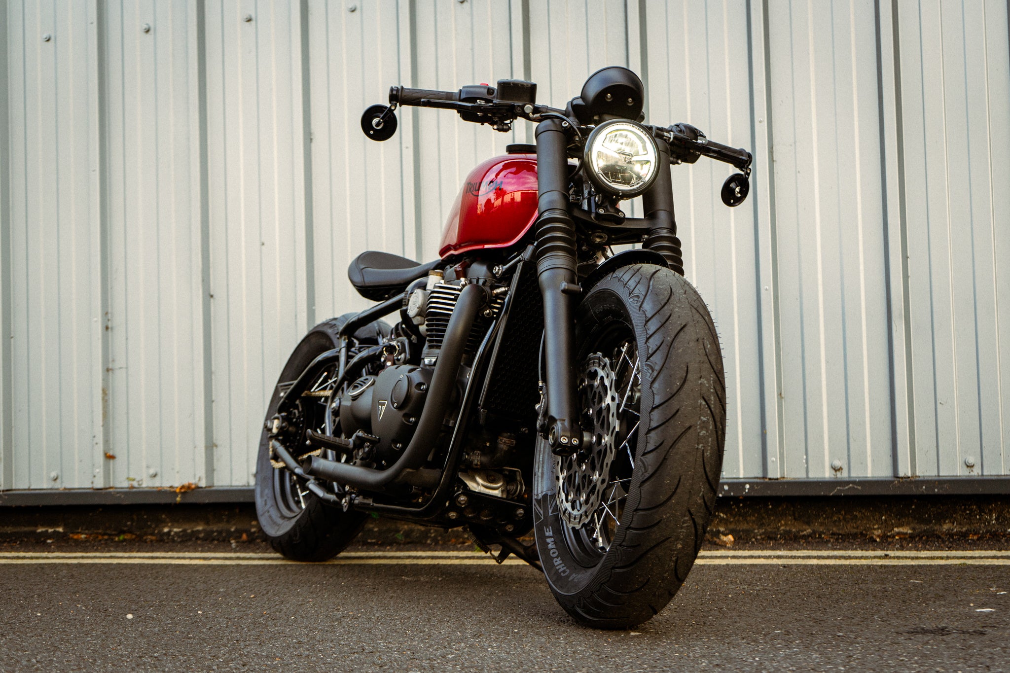 Triumph Bobber - Lamborghini BIA ROSSO