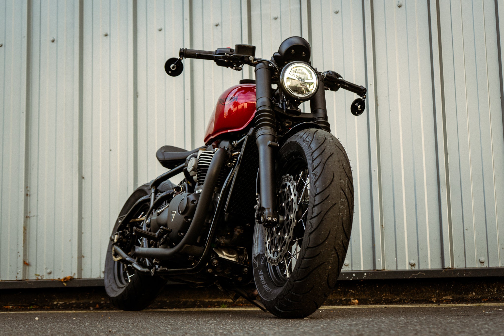 Triumph Bobber - Lamborghini BIA ROSSO