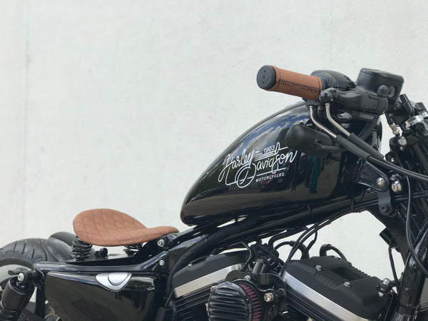 Gloss Black 883