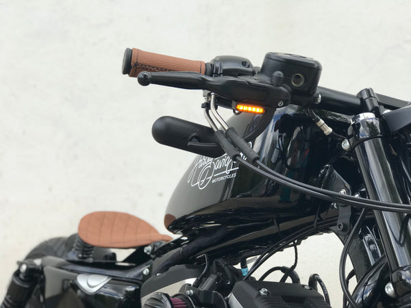 Gloss Black 883