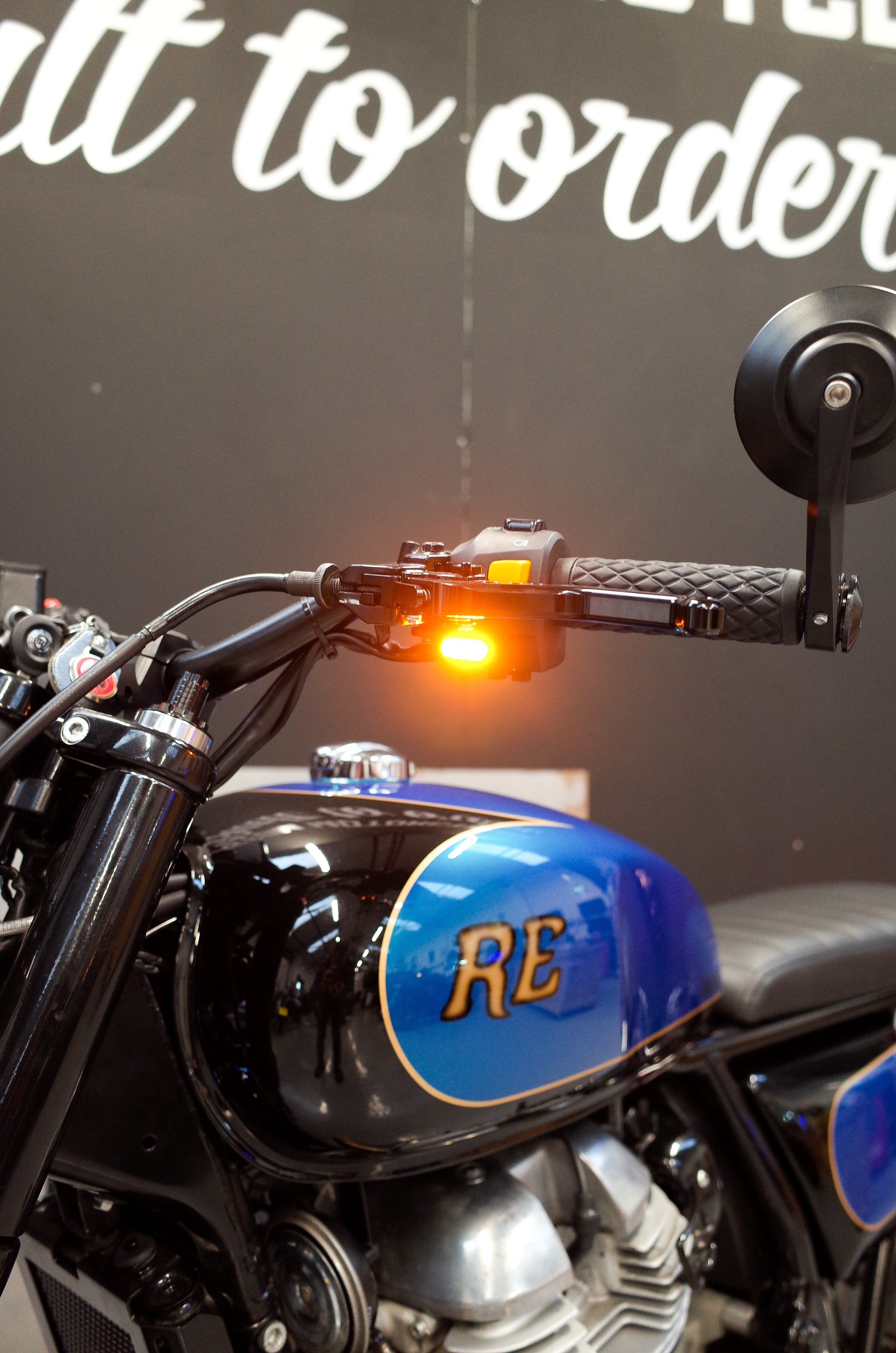 Royal Enfield Interceptor Brat Tracker