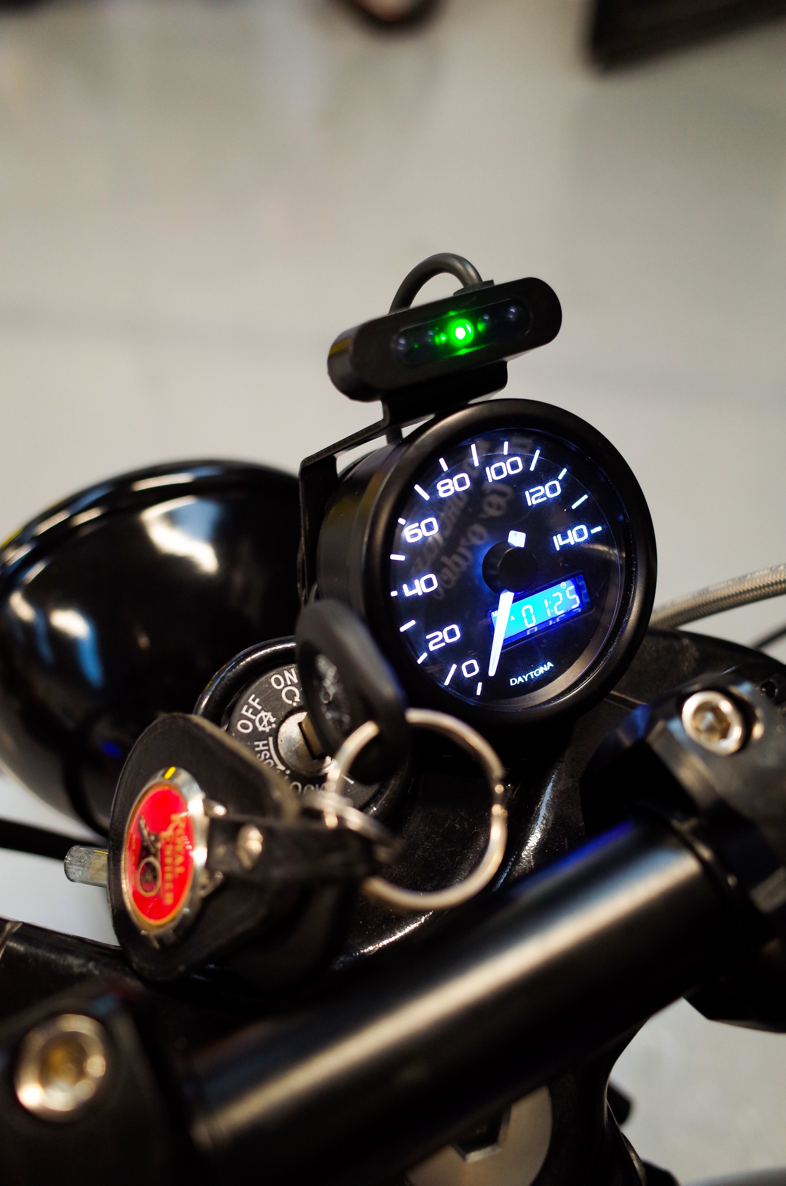 Royal Enfield Interceptor Brat Tracker