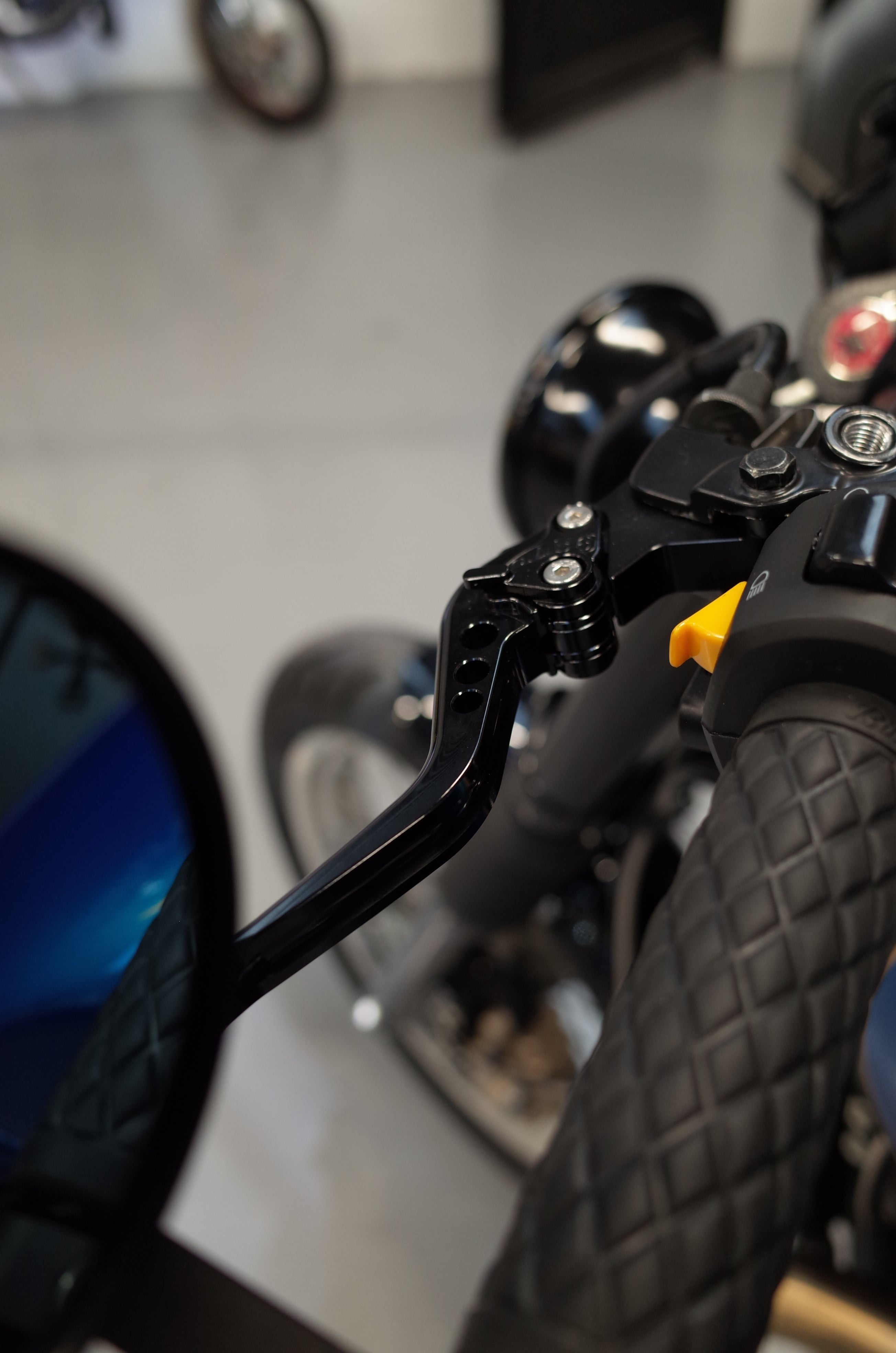 Royal Enfield Interceptor Brat Tracker